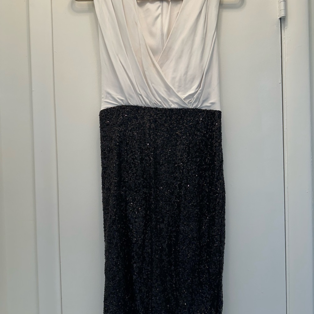 Badgley Mischka White and Cream Sheath Dress V-neck Cocktail